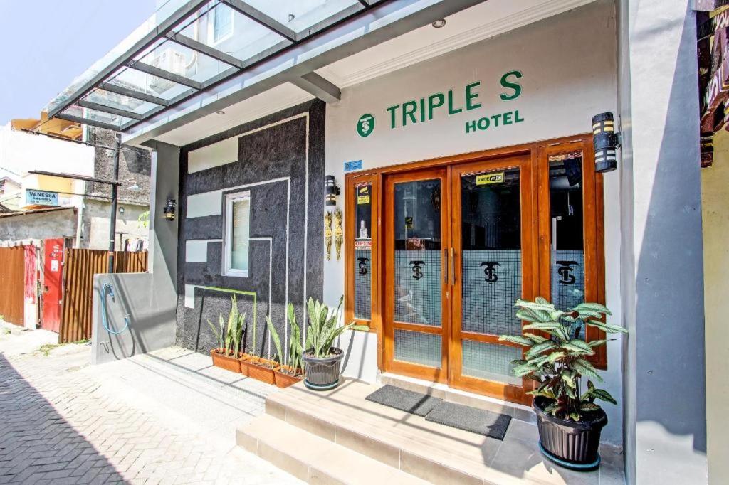 Oyo 91686 Triple S Hotel Malioboro 日惹 外观 照片